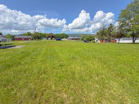 3rd image of 225 Granite Rd