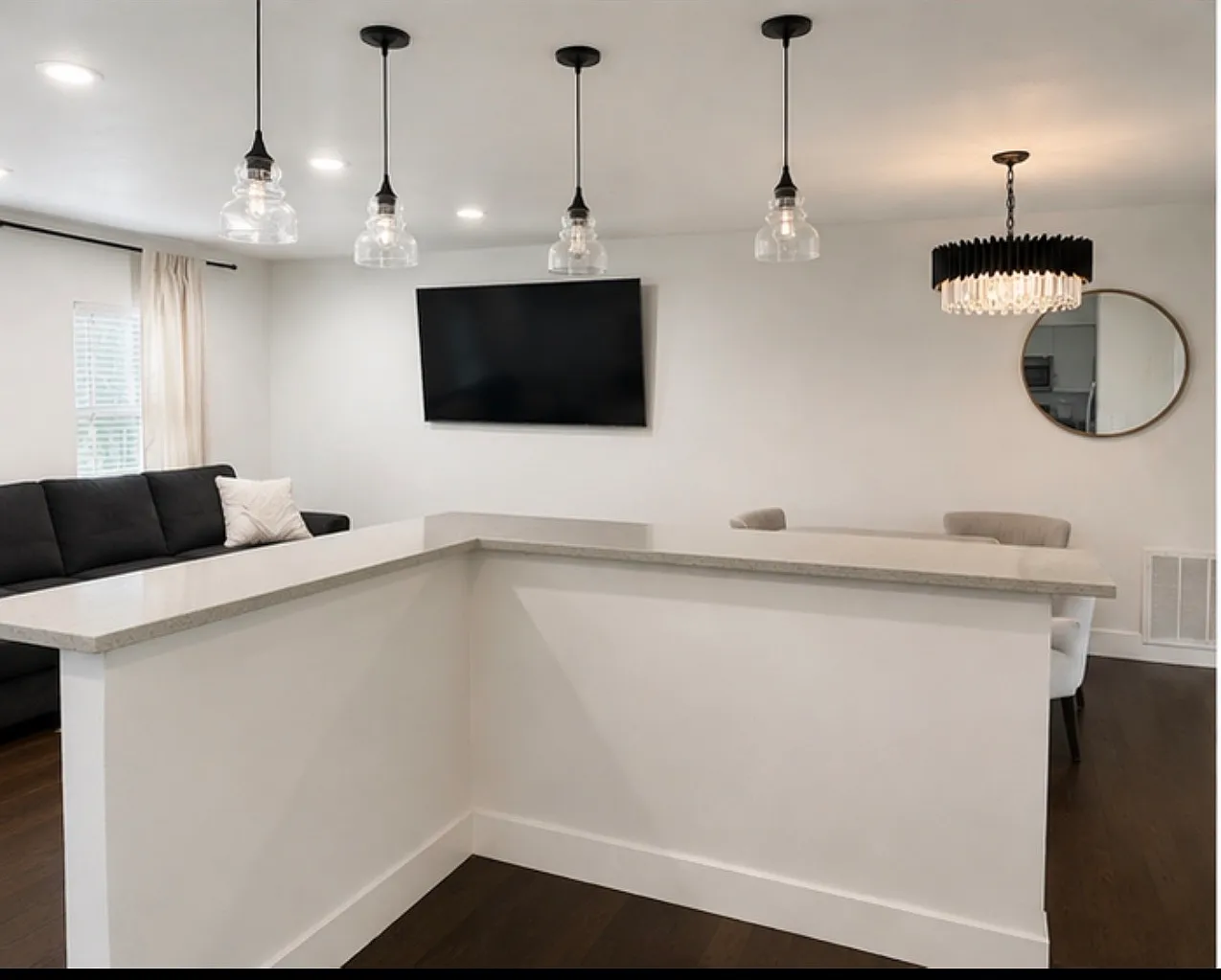 4 bed, 1670 sqft, $3,900 — Photo 2