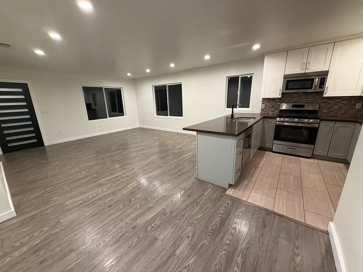 3 bed, 1400 sqft, $4,200 — Photo 1