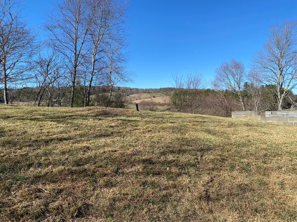 165 Sunnyvale Rd, Hillsville, VA 24343