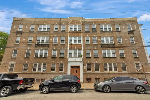 Camelot Apartments Photo 1