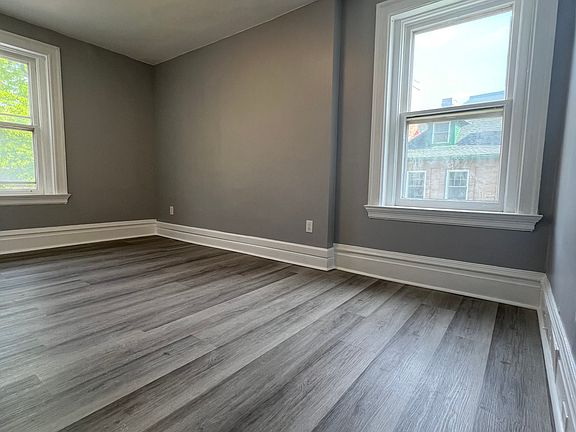 5th image of 210 E End Ave #2B