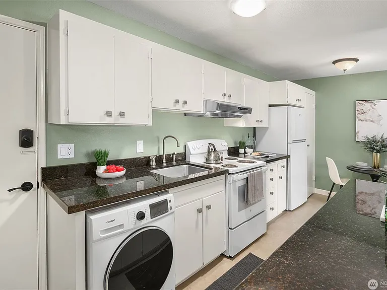 932 100th Ave NE #228 — Photo 4