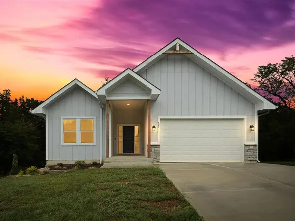 801 Colonial Dr, Pleasant Hill, MO 64080