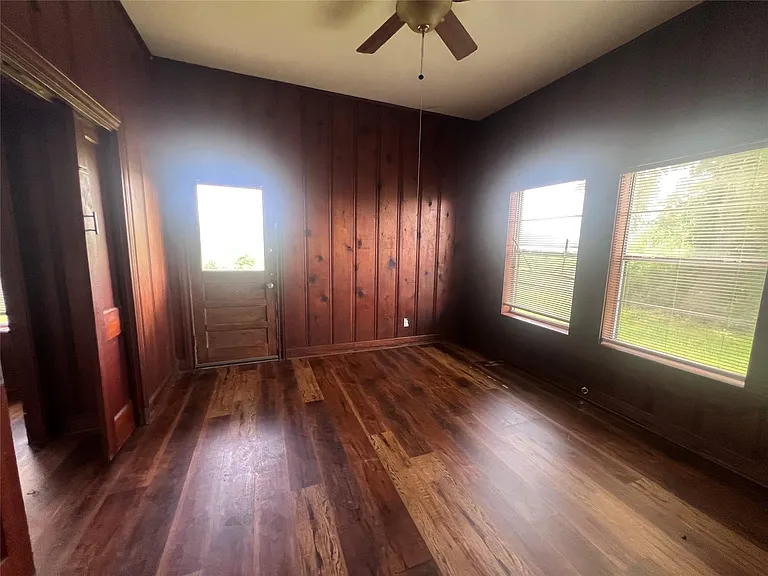 709 S Harrison Ln — Photo 8