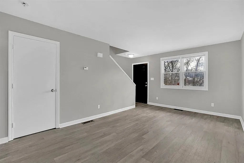 2 bed, 855 sqft, $900 — Photo 3
