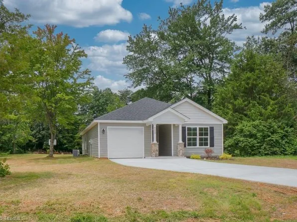 4122 Northampton Dr, Winston Salem, NC 27105