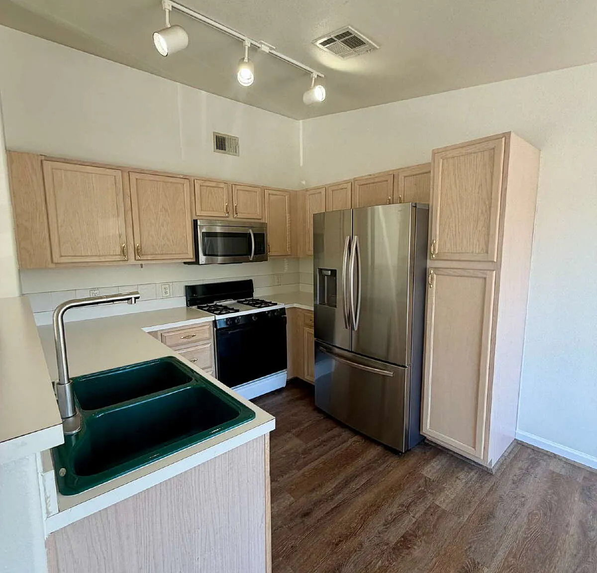 2 bed, 2.0 bath, 1041 sqft, $2,000 — Photo 4