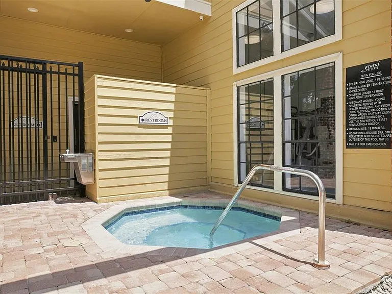 8630 Mallard Reserve Dr #203 — Photo 32