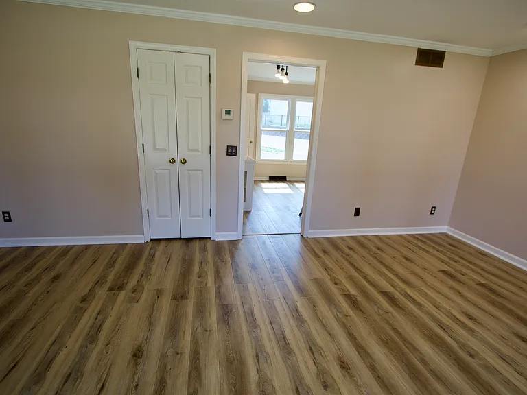 123 N Jackson St — Photo 19