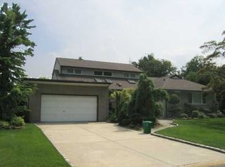 10 Tanners Rd, Great Neck, NY 11020