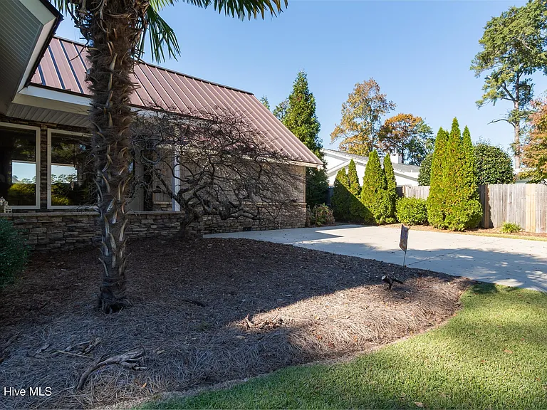 810 Madam Moores Ln #A — Photo 13