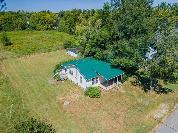 315 Willis Ave, Hohenwald, TN 38462