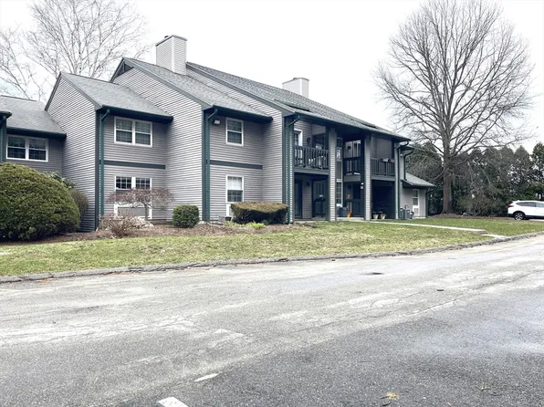 1938 Phillips Rd APT 12, New Bedford, MA 02745