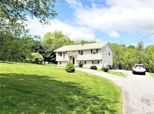 323 Ridge Rd, Campbell Hall, NY 10916