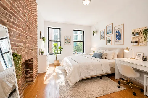504 W 44th St #2W Photo 1