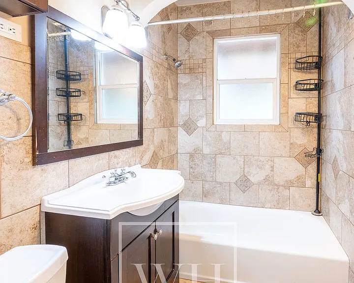 334 E Chestnut St — Photo 16