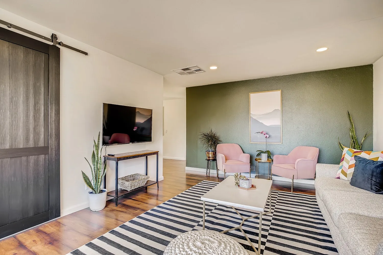 3 bed, 1200 sqft, $2,395 — Photo 4