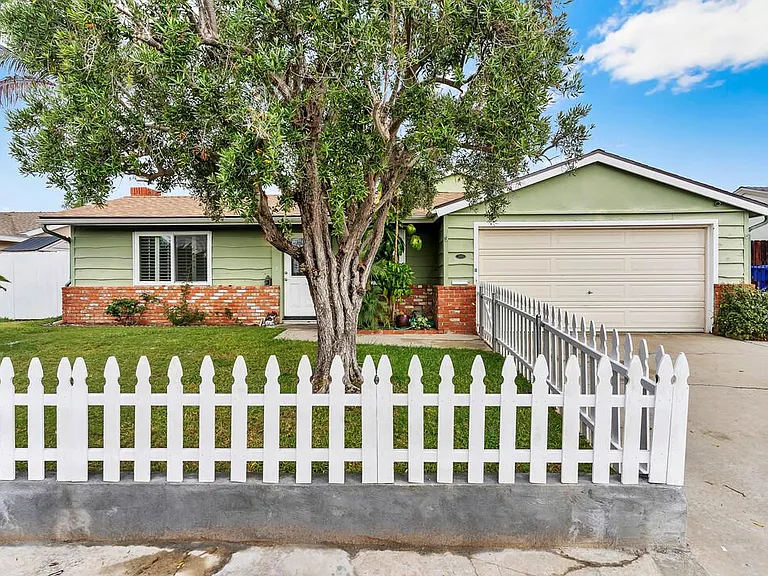 3020 Governor Dr — Photo 3