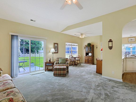 3rd image of 1028 Comfrey Ln.