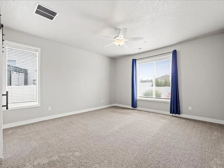 4725 Roark Dr — Photo 18