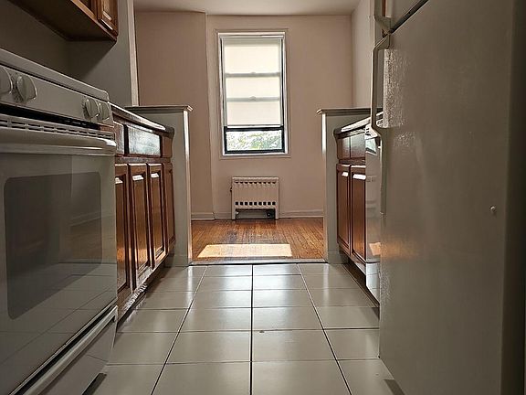 2nd image of 265 N Broadway APT 4