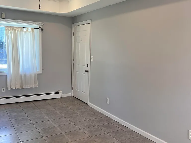 391 Monmouth Ave #1 — Photo 6