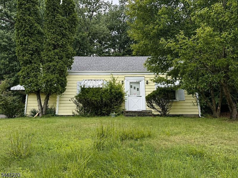 1st image of 304 Goffle Rd