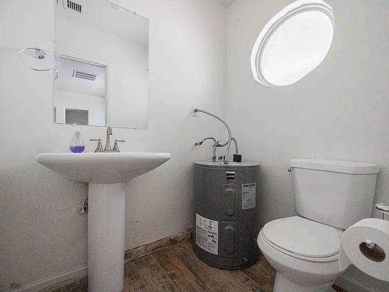 1505 E Harvard St — Photo 11