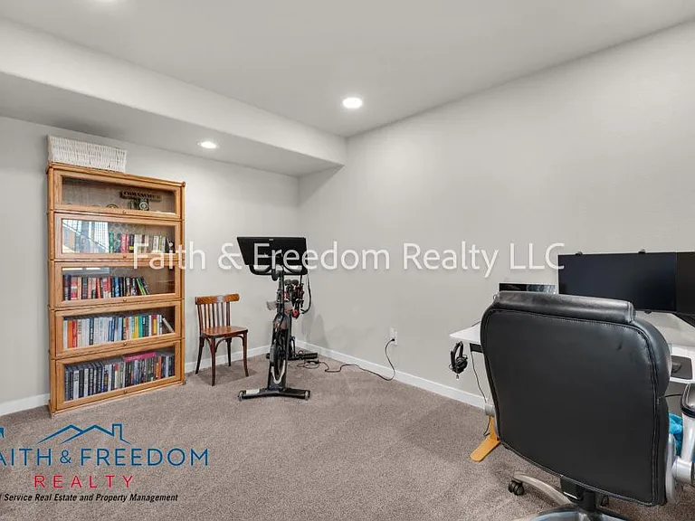 4918 Wolf Moon Dr — Photo 20