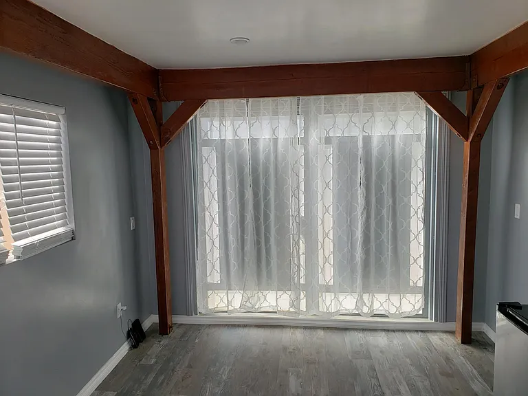 1323 N Kenter Ave — Photo 5