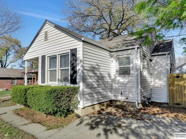 5236 Pioneers Blvd, Lincoln, NE 68506