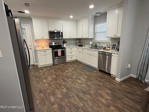 4th image of 58 3rd Ave