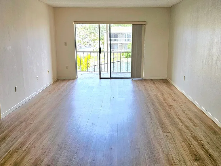 2135 N Courtenay Pkwy #B-209 — Photo 25