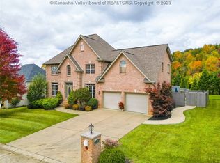 62 Glen Oaks Ct, Hurricane, WV 25526