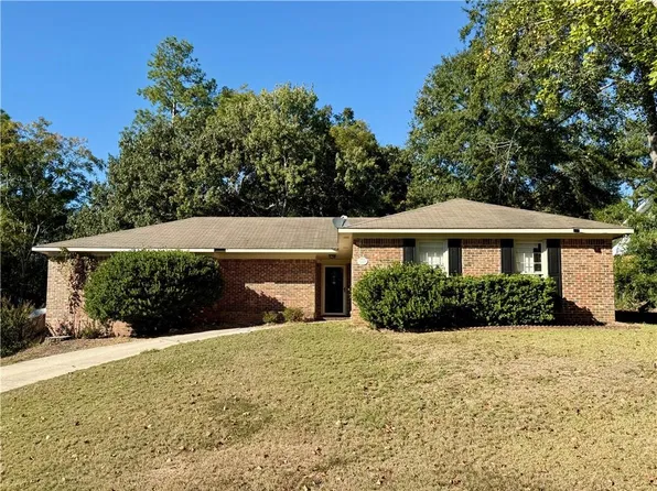 2402 Beacon St, Phenix City, AL 36867