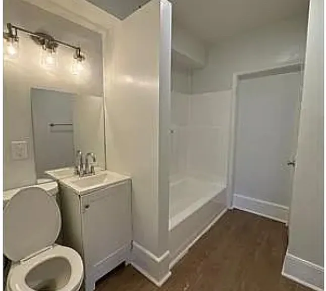 3900 W Cold Spring Ln #4 — Photo 2