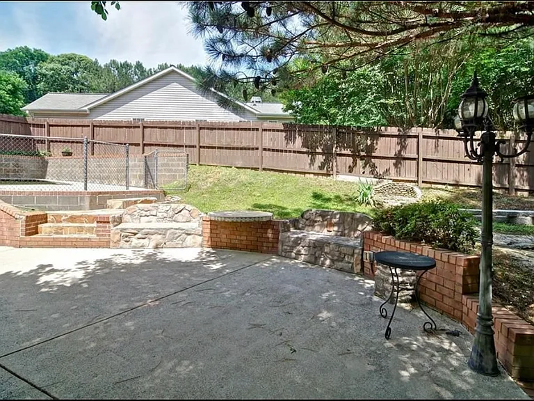 542 Parkstone Ln — Photo 31