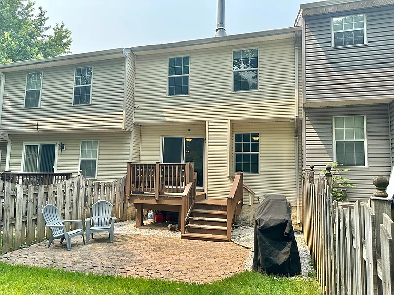 103 Staunton Ct — Photo 42