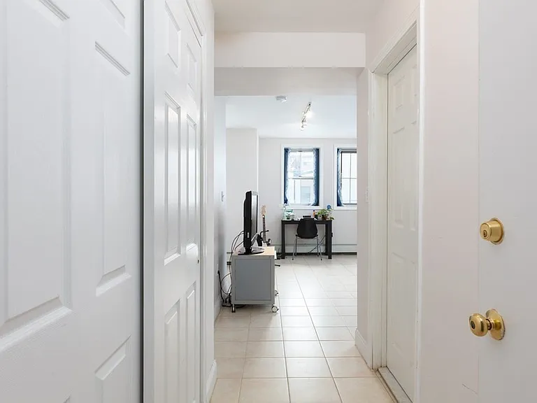 2 Arlington St #4 — Photo 2