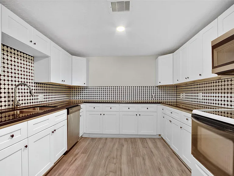 5110 FM 1765 — Photo 12