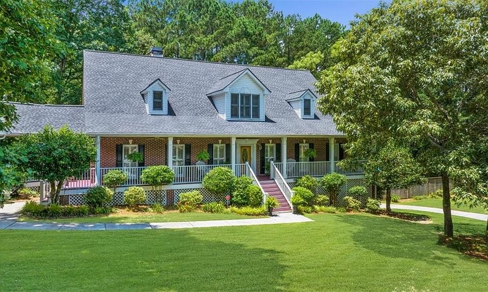 1st image of 340 Helens Manor Dr