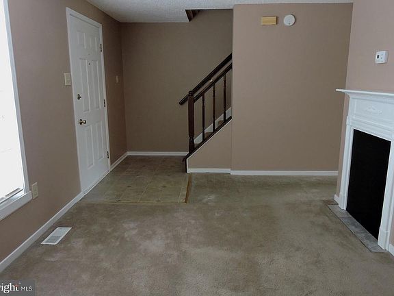 3rd image of 1553 Violet Dr