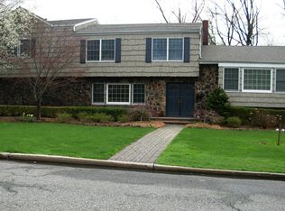 27 Roberts Rd, Englewood Cliffs, NJ 07632