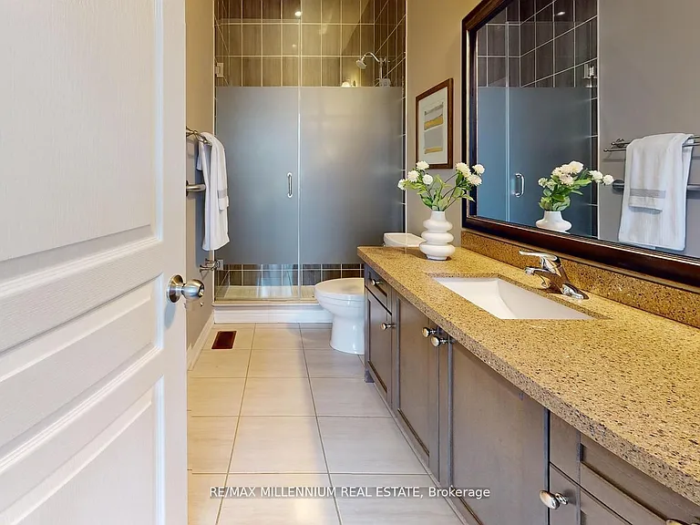 51 Kincardine St — Photo 35