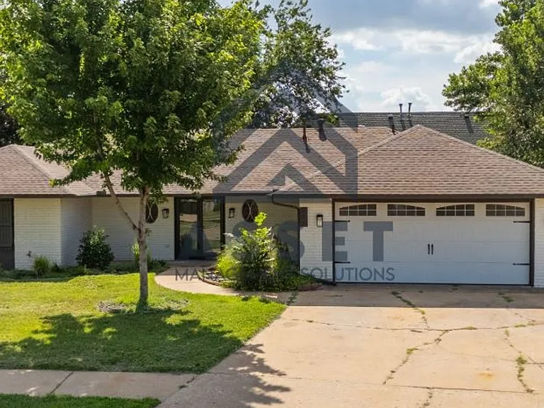 801 Cogswell Cir — Photo 3