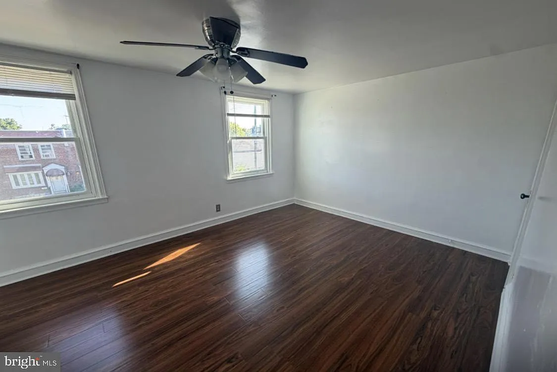 3 bed, 1.5 bath, 1172 sqft, $2,300 — Photo 3