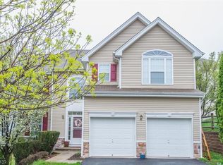 285 Winding Hill Dr, Hackettstown, NJ 07840