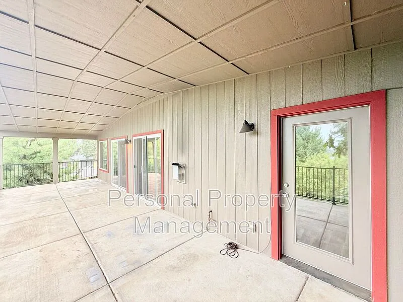 2 bed, 1.0 bath, 1360 sqft, $1,695 — Photo 2