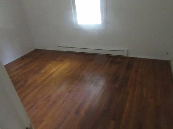 2nd image of 2405 Yorktown Ave